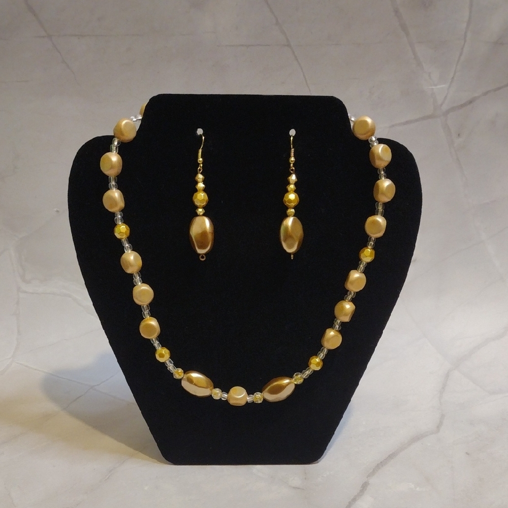 Gold and Cream Pearl Necklace Set - NWOT